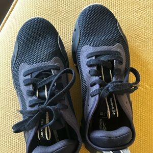 Reebok Ortholite Comfortbed Men's Athletic shoes....Size 7.5...Navy blue tie